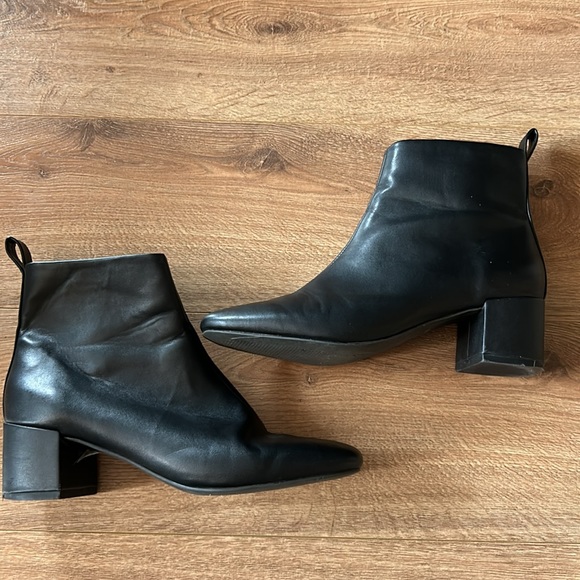 Urban outfitters black boots, size 6 - Picture 4 of 9